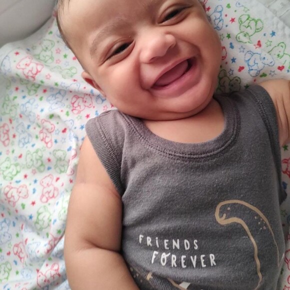 Filho de Viviane Araujo aparece sorridente em fotos publicadas pela mamãe