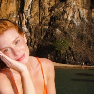 De biquíni, Marina Ruy Barbosa exibe o corpo em fotos tiradas em Fernando de Noronha