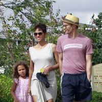 Halle Berry curte o Havaí com a filha, Nahla, e com o noivo, Olivier Martinez