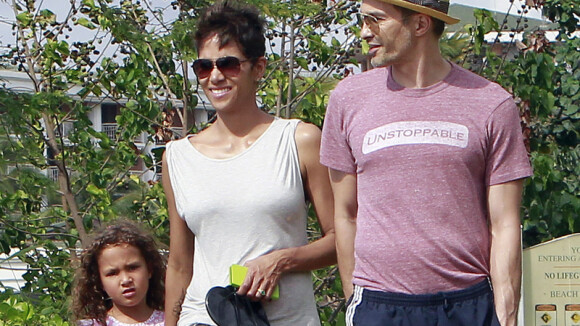 Halle Berry curte o Havaí com a filha, Nahla, e com o noivo, Olivier Martinez