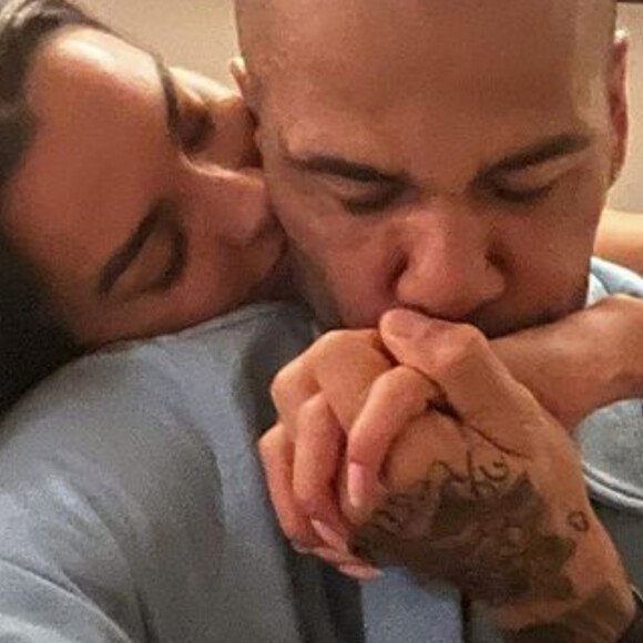 Daniel Alves ganhou apoio da mulher em seu 3º dia preso: 'Coração, aguenta tanta dor, por favor'