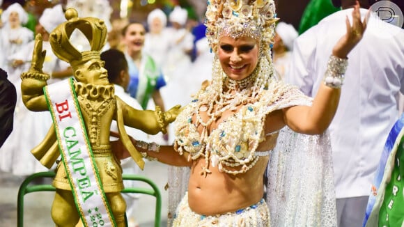 Mancha Verde tem Viviane Araujo como Rainha de Bateria