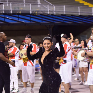 Mileide Mihaile apostou em um look all black para ensaio do carnaval 2023 da Independente Tricolor