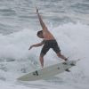Romulo Neto perdeu o equilíbrio ao surfar em praia da Zona Sul do Rio