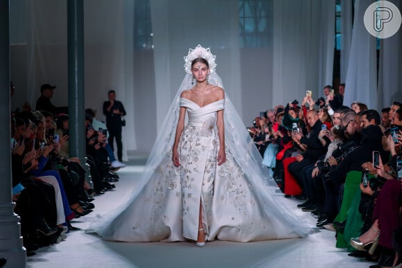 Bordado se destaca como tendência em vestido de noiva para 2023: esse longo é um Elie Saab