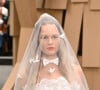 Vestido de noiva da Chanel na Paris Fashion Week de Alta-Costura: trabalho de bordados com pássaros deu charme ao look