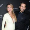 Blake Lively exibiu barrigão de grávida durante evento ao lado do marido, Ryan Reynolds