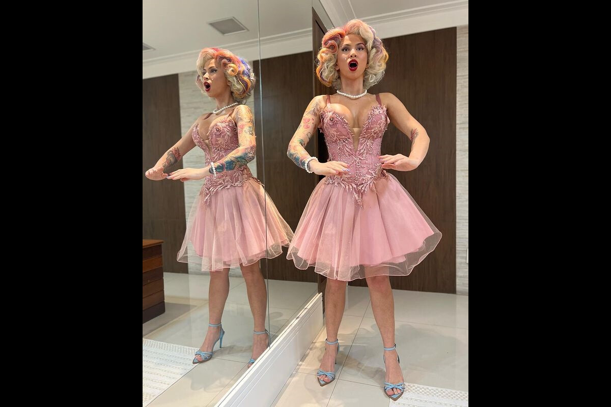 Foto: MC Pipokinha contou ter criado a personagem para sua carreira: É uma  menina que gosta muito de dar a per****a e é rica. Ela não precisa de macho  para ganhar dinheiro -