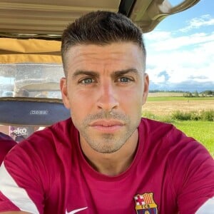 Gerard Piqué optou por não sair do carro até a chegada dos filhos