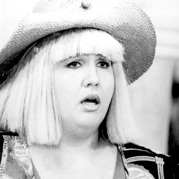 Claudia Jimenez em foto como a dona Cacilda da 'Escolinha do Professor Raimundo'