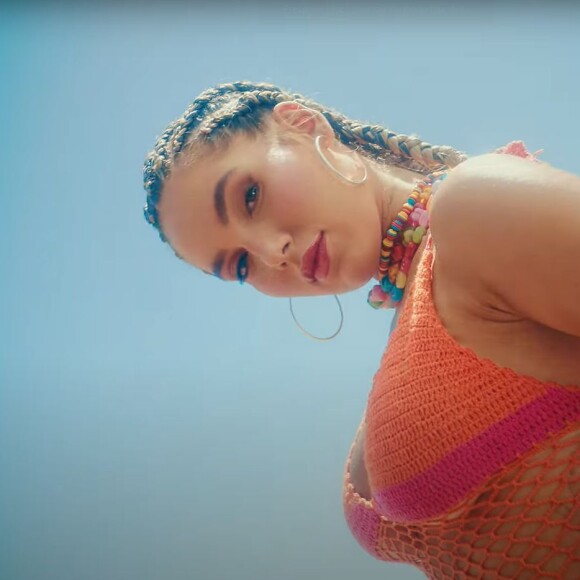 Virginia Fonseca usou tranças no clipe de Zé Felipe
