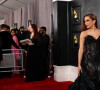 Vestido de Anitta no Grammy é da grife de luxo Versace