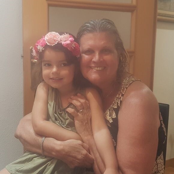 Irmã mais velha de Xuxa Meneghel, Mara Rubia Meneghel Casas posa com a neta Chloe em agosto de 2021, última postagem em seu feed de Instagram