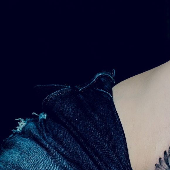 Luiza Ambiel tatuou uma fênix na região íntima