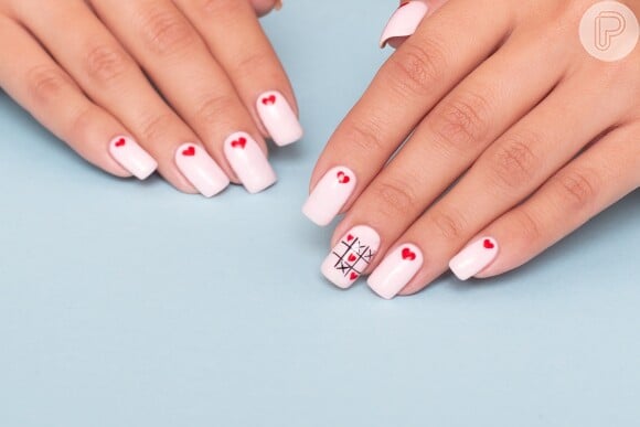 Unhas decoradas de coração são as mais populares no Valentine's Day