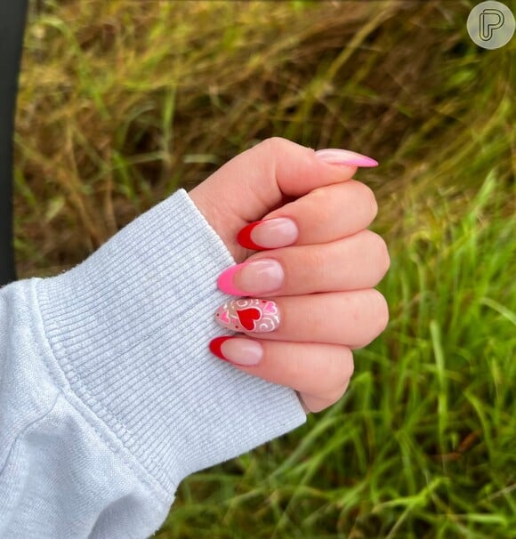 Unhas decoradas com francesinha são opção fofa para usar no Valentine's Day