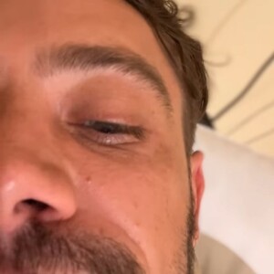 Rafael Cardoso se filmou na cama do hospital