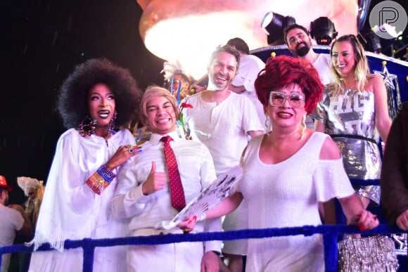Carnaval 2023 da Estrela do Terceiro Milênio fez uma homenagem ao humor. Nany People desfilou em um dos carros alegóricos da escola