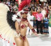 Larissa Tomásia se divertiu no primeiro dia de desfiles das escolas de samba do Rio