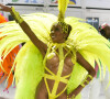 Thelma Assis usou look monocromático em estreia como musa da Mangueira no carnaval 2023