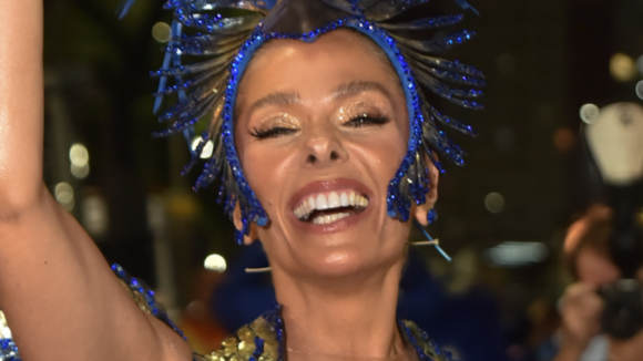 Carnaval 2023: Adriane Galisteu exibe virilha sarada em look para retorno triunfal à Portela. Fotos!