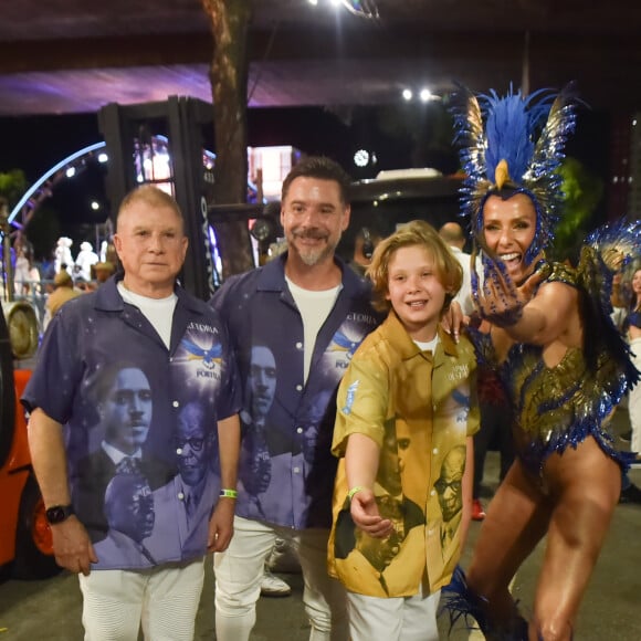 Carnaval 2023: Adriane Galisteu foi acompanhada do filho e do marido para desfile na Portela