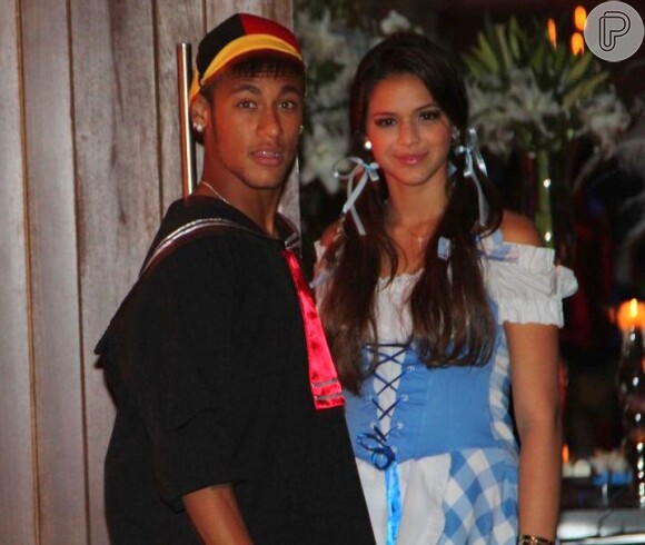 Neymar tem se mostrado um namorado bem romântico e postou recentemente uma foto carinhosa com Bruna Marquezine