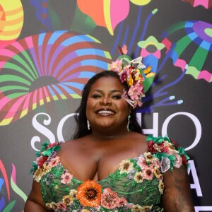 Jojo Todynho elegeu um vestido florido para o Baile da Vogue deste ano