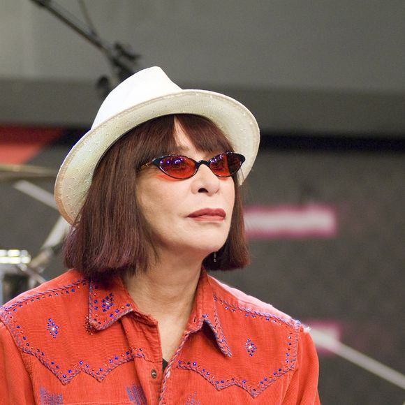 Rita Lee foi diagnosticada com câncer no pulmão em 2021; e em 2022, seu filho revelou a cura da mãe