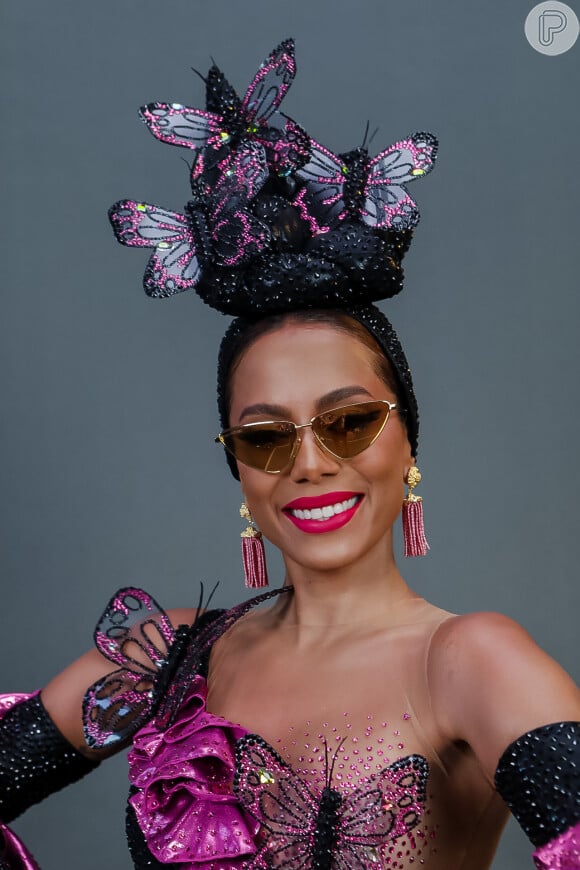 Com turnê carnavalesca, Anitta escolheu o tema Guerreiras para as fantasias