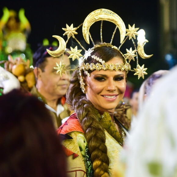 Viviane Araujo deu indícios de que quer se manter no posto de rainha de bateria