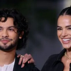 Bruna Marquezine e Xolo Maridueña estão em Los Angeles, nos EUA, trabalhando