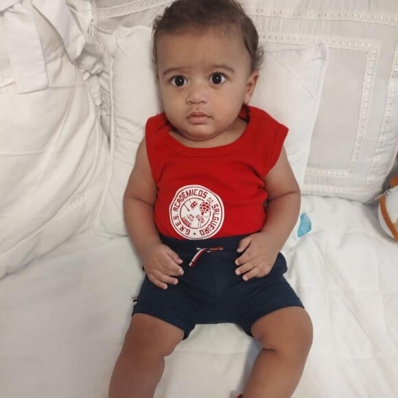 Filho de Viviane Araujo já encantou os seguidores da mamãe com uma blusinha do Salgueiro