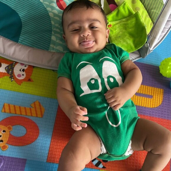 Joaquim, filho de Viviane Araujo e Guilherme Militão, sempre encanta internautas no perfil da mamãe