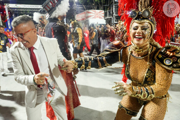 Viviane Araujo brilhou no desfile do Salgueiro neste Carnaval