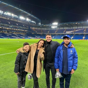 Belle Silva também postou fotos ao lado da família após a partida