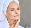 Com o passar da idade, a pele tende a perder firmeza, tônus e hidratação, exigindo atenção especial e diária