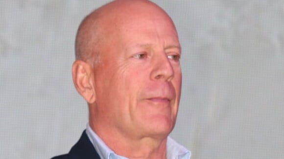 Com estado de demência, ator Bruce Willis ganha ajuda surpreendente: 'Vai ficar até o fim!'
