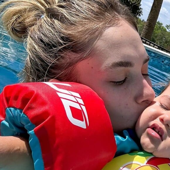 Virgínia Fonseca postou fotos na piscina com as filhas