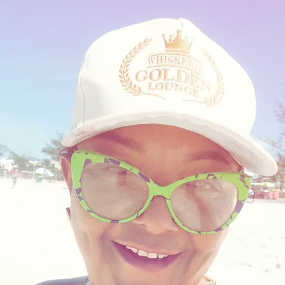 Babi Cruz postou diversas fotos na praia em sua rede social
