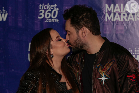 Namorado de Maiara, Fernando Zor trocou beijos com a sertaneja antes do show em 12 de março de 2023
