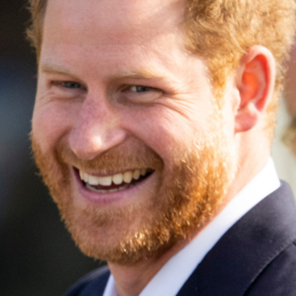 Príncipe Harry alega que Camilla passou a divulgar notícias negativas sobre ele como uma forma de ter novos 'vilões' na Família Real para a mídia explorar