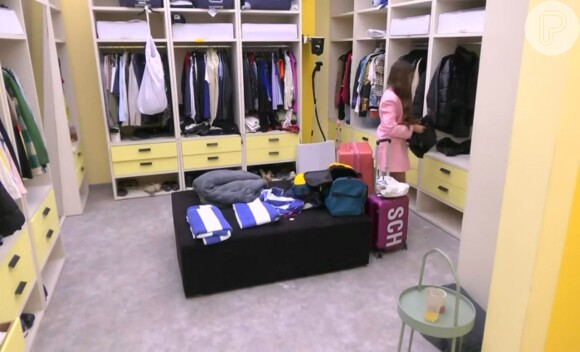 Intercâmbio no 'BBB 23': Key Alves ganhou um espaço no closet para guardar suas roupas