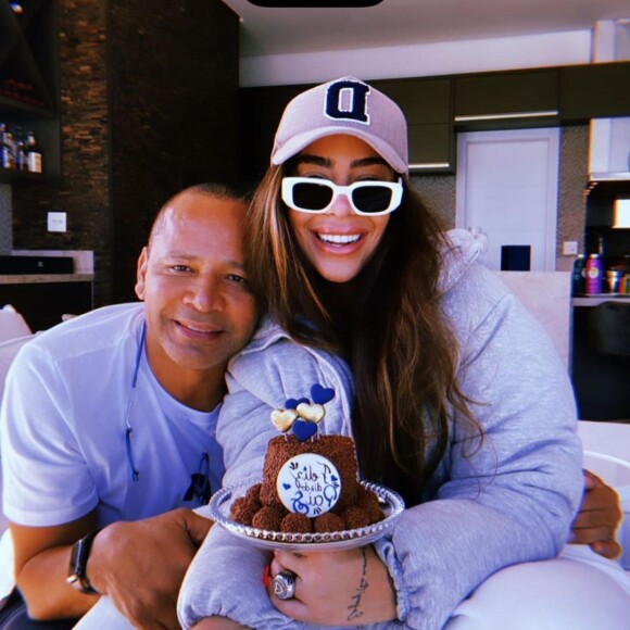 Neymar Pai já teve problemas com o namorado de Rafaella Santos no passado, mas os dois parecem ter voltado às boas