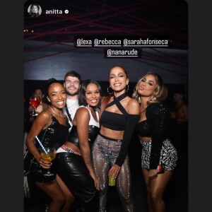 Com proibições de fotos e vídeos, Anitta compartilha registros de sua festa de 30 anos