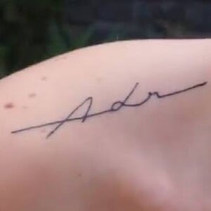 Virgínia Fonseca fez as flores por cima de uma tatuagem que já tinha no corpo