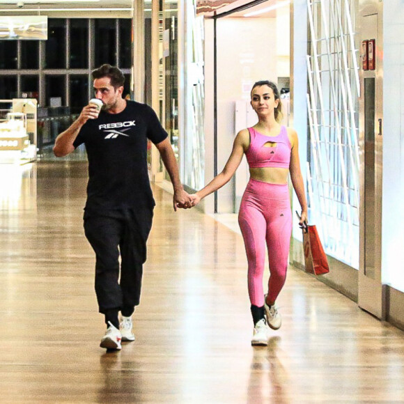 Rafael Cardoso e Vivian Linhares assumiram o namoro em janeiro de 2023 logo após serem flagrados juntos em shopping do Rio