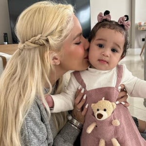 Karoline Lima relatou que sua filha com Éder Militão nasceu com deficiência