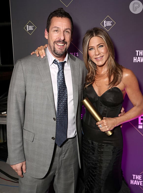 Jennifer Aniston e Adam Sandler são amigos de longa data e essa química é testemunhada em vários filmes