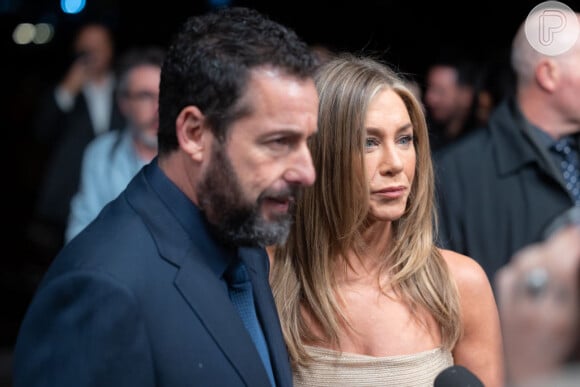 Jennifer Aniston e Adam Sandler protagonizam diversas sequências de ação em 'Mistério em Paris'
